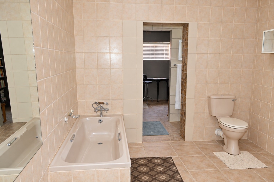 4 Bedroom Property for Sale in La Hoff North West